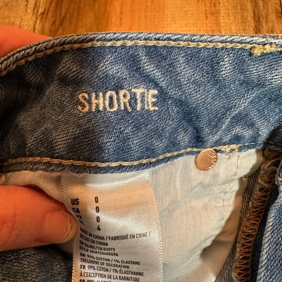 Women’s American Eagle Shortie Denim Shorts. Eyelet distressed. Size 0 - Picture 4 of 6